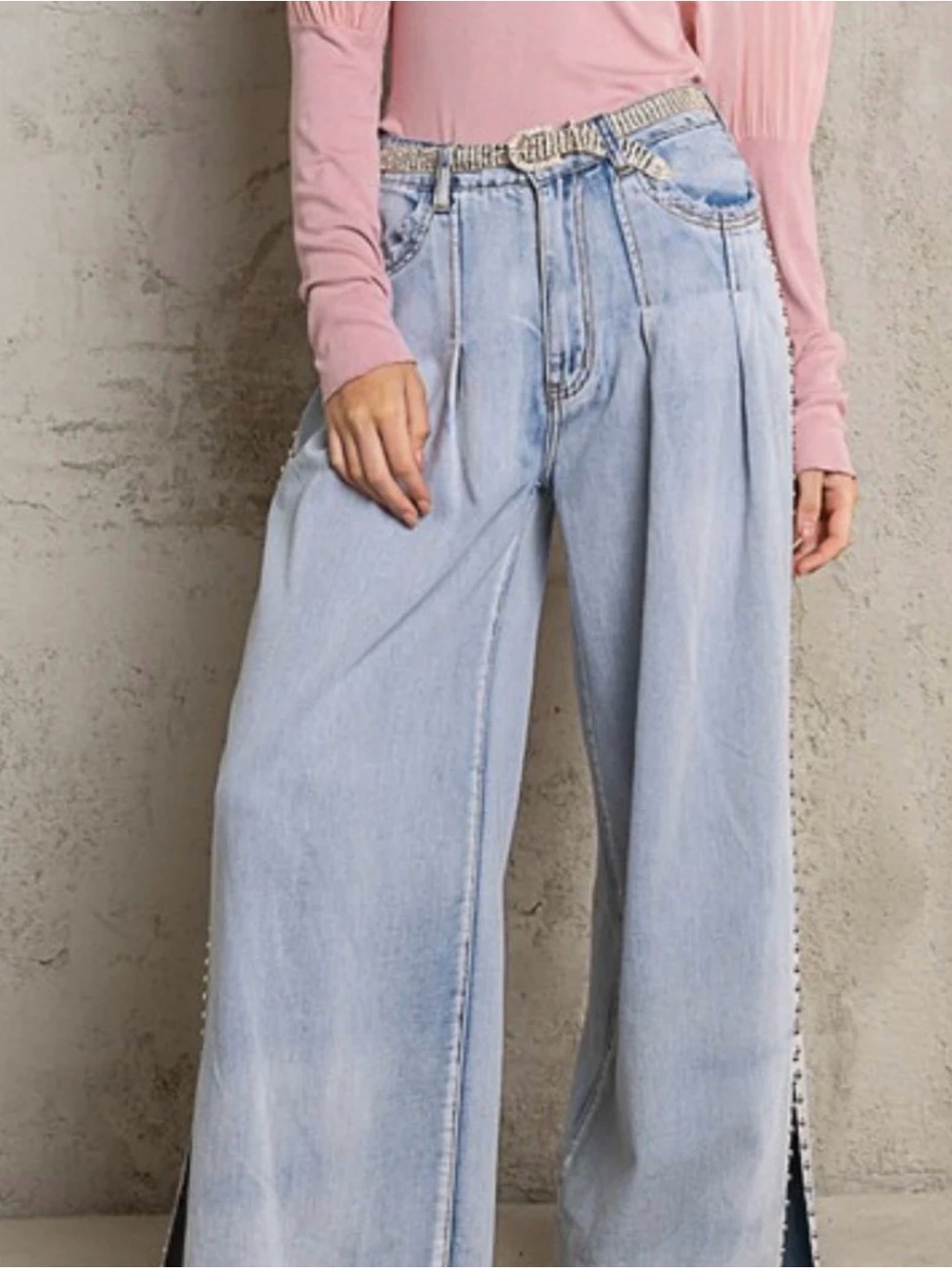 POL Lght Wash Wide-Leg Jeans with Frayed Hem Silvertone Studded Trim Sides Sz Sm